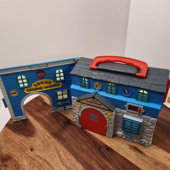 2003 Thomas & Friends Carry Case – Sodor Engine Works – Gullane - Picture 2 of 7